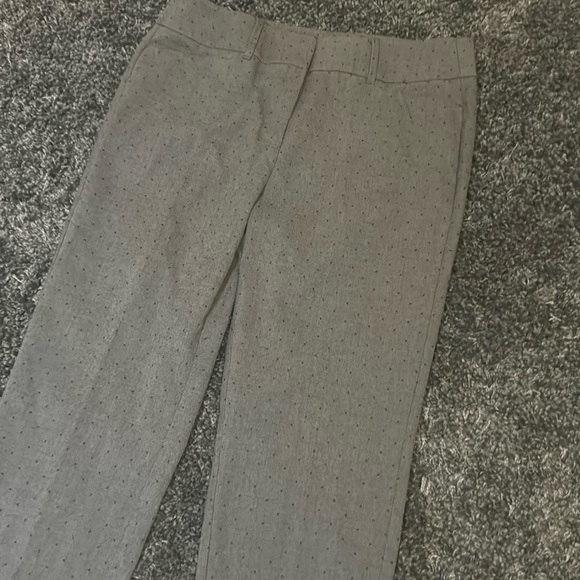 LOFT Pants - Loft Outlet Gray Modern Skinny Pants with Black Dots - Size 10